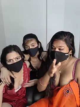 Snapshot of cutee__crazy chatting on 31, 5, 2026 cutee crazy online show from 31, 5, 2026