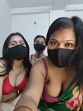 Snapshot of cutee__crazy chatting on 20, 5, 2026 cutee crazy online show from 20, 5, 2026