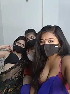 Snapshot of cutee__crazy chatting on 3, 6, 2026 cutee crazy online show from 3, 6, 2026