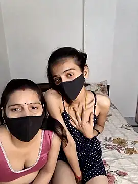 Snapshot of cutee__crazy chatting on 29, 5, 2026 cutee crazy online show from 29, 5, 2026