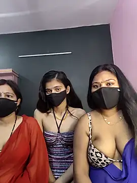Snapshot of cutee__crazy chatting on 28, 4, 2026 cutee crazy online show from 28, 4, 2026