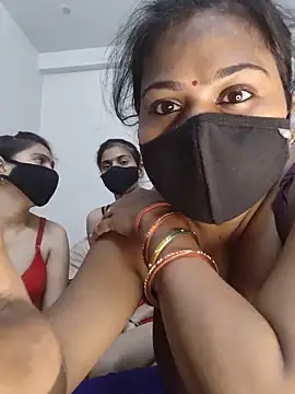 Snapshot of cutee__crazy chatting on 22, 5, 2026 cutee crazy online show from 22, 5, 2026