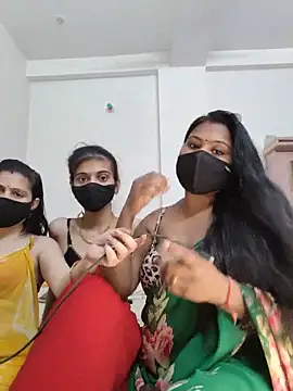 Snapshot of cutee__crazy chatting on 28, 5, 2026 cutee crazy online show from 28, 5, 2026