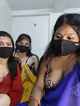 Snapshot of cutee__crazy chatting on 27, 5, 2026 cutee crazy online show from 27, 5, 2026
