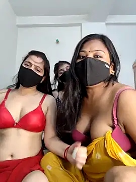 Snapshot of cutee__crazy chatting on 17, 5, 2026 cutee crazy online show from 17, 5, 2026