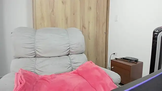 xspecialoomx online show from 24, 3, 2026