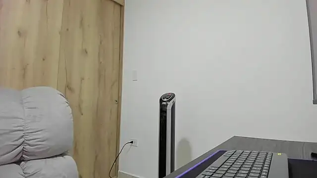 xspecialoomx online show from 18, 11, 2025