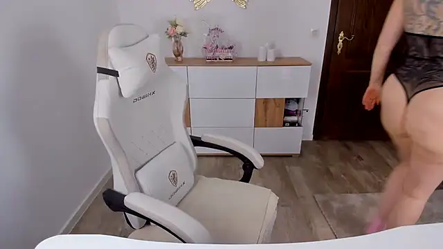 Sally Secret online show from 17, 10, 2025