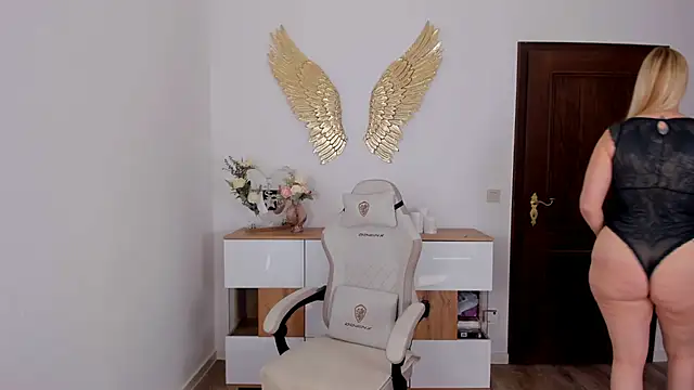 Sally Secret online show from 6, 11, 2025