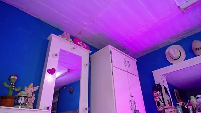 Snapshot of Lunahoney1 chatting on 18, 10, 2025 Lunahoney1 online show from 18, 10, 2025