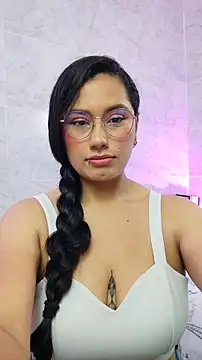 LauraRuiz1 online show from 27, 5, 2026