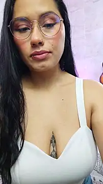 LauraRuiz1 online show from 27, 5, 2026