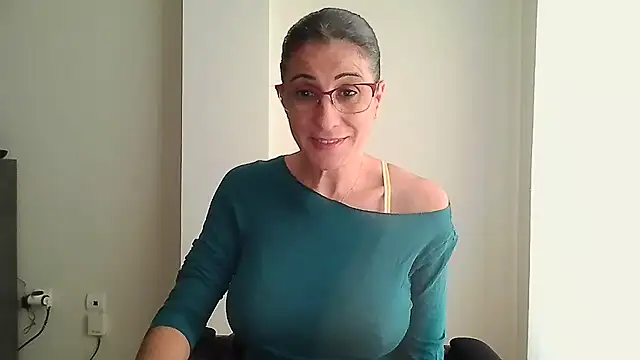 Sanada hot online show from 15, 10, 2025