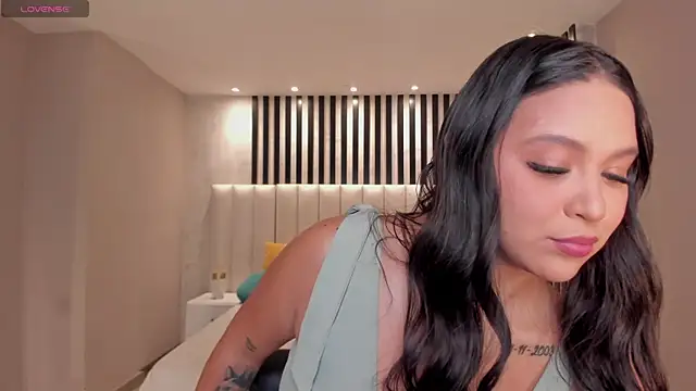 ToriCrossX online show from 26, 11, 2025