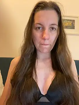 Snapshot of Nicole-Ray chatting on 1, 10, 2025 Nicole-Ray online show from 1, 10, 2025