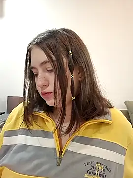 Yammy Yumi online show from 6, 11, 2025