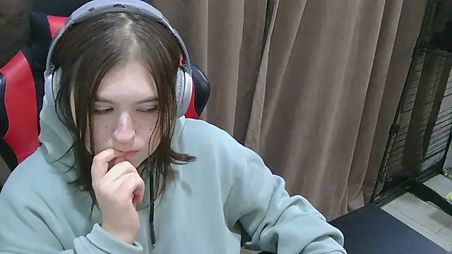 Snapshot of Yammy_Yumi chatting on 29, 10, 2025 Yammy Yumi online show from 29, 10, 2025