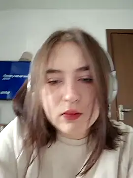 Snapshot of Yammy_Yumi chatting on 12, 10, 2025 Yammy Yumi online show from 12, 10, 2025