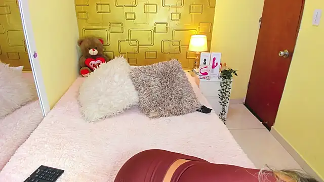 Julia Haye online show from 10, 10, 2025