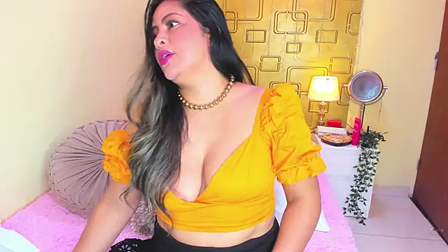Snapshot of Julia_Haye chatting on 3, 5, 2026 Julia Haye online show from 3, 5, 2026