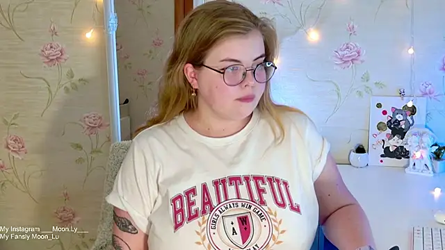 Snapshot of sinnamon_ chatting on 22, 11, 2025 sinnamon online show from 22, 11, 2025