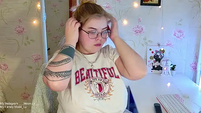 Snapshot of sinnamon_ chatting on 29, 11, 2025 sinnamon online show from 29, 11, 2025