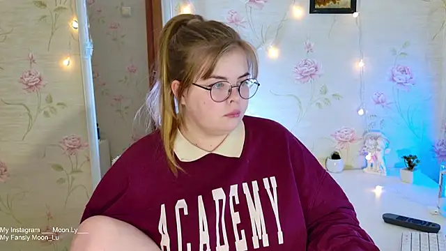 Snapshot of sinnamon_ chatting on 3, 11, 2025 sinnamon online show from 3, 11, 2025