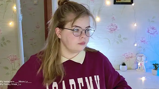 Snapshot of sinnamon_ chatting on 31, 10, 2025 sinnamon online show from 31, 10, 2025