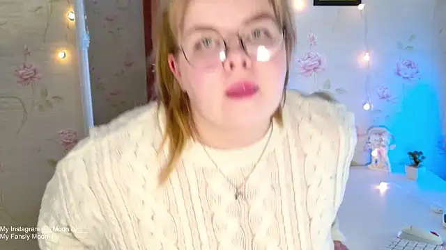 Snapshot of sinnamon_ chatting on 2, 11, 2025 sinnamon online show from 2, 11, 2025