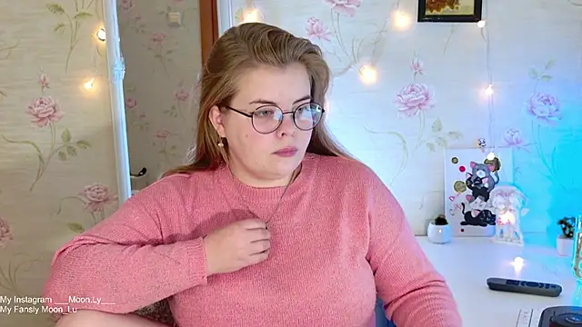 Snapshot of sinnamon_ chatting on 7, 11, 2025 sinnamon online show from 7, 11, 2025