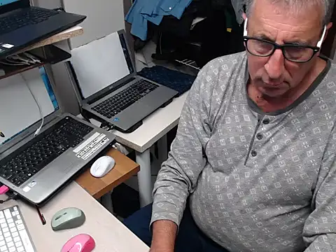 Snapshot of firenze77 chatting on 22, 5, 2026 firenze77 online show from 22, 5, 2026