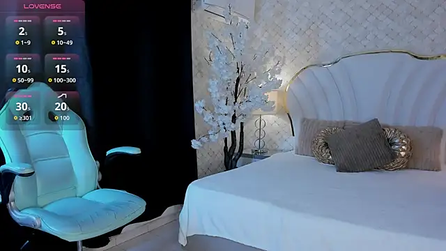 Snapshot of KatalinaMillan chatting on 11, 10, 2025 KatalinaMillan online show from 11, 10, 2025