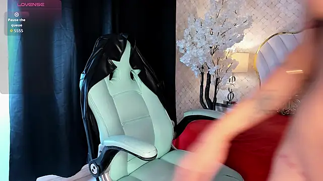 KatalinaMillan online show from 3, 10, 2025
