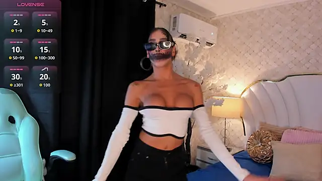 Snapshot of KatalinaMillan chatting on 1, 11, 2025 KatalinaMillan online show from 1, 11, 2025