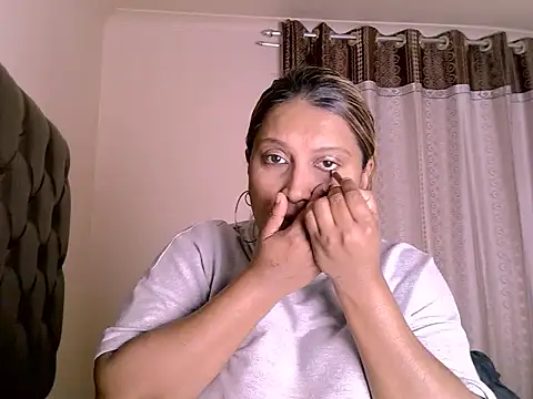 Snapshot of eroticbeauty37 chatting on 29, 5, 2026 eroticbeauty37 online show from 29, 5, 2026