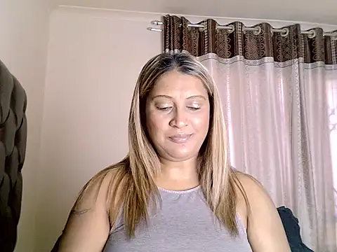 Snapshot of eroticbeauty37 chatting on 15, 5, 2026 eroticbeauty37 online show from 15, 5, 2026