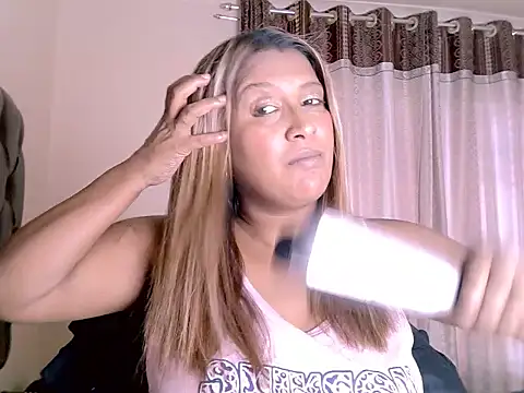 Snapshot of eroticbeauty37 chatting on 19, 5, 2026 eroticbeauty37 online show from 19, 5, 2026