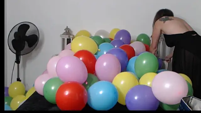 Snapshot of Oriane_Jackson chatting on 14, 11, 2025 Oriane Jackson online show from 14, 11, 2025