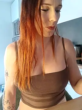 Snapshot of clara-francaise chatting on 30, 4, 2026 clara-francaise online show from 30, 4, 2026