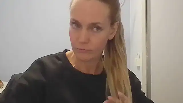 Snapshot of Annylove1 chatting on 4, 6, 2026 Annylove1 online show from 4, 6, 2026