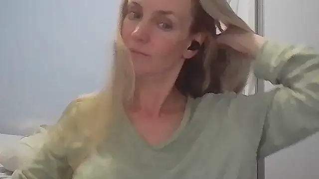 Snapshot of Annylove1 chatting on 23, 4, 2026 Annylove1 online show from 23, 4, 2026
