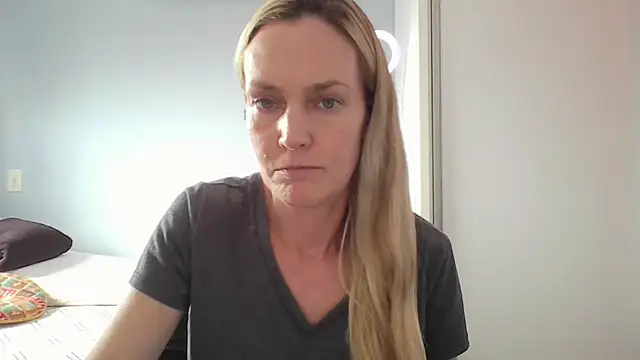 Annylove1 online show from 4, 2, 2026