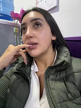 Hannahoff online show from 6, 11, 2025