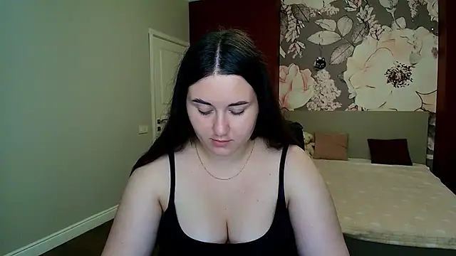 Snapshot of Roxie_Bradley chatting on 21, 7, 2026 Roxie Bradley online show from 21, 7, 2026