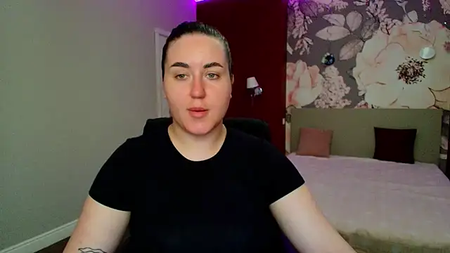 Snapshot of Roxie_Bradley chatting on 9, 5, 2026 Roxie Bradley online show from 9, 5, 2026