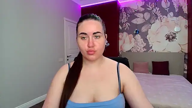 Snapshot of Roxie_Bradley chatting on 4, 5, 2026 Roxie Bradley online show from 4, 5, 2026