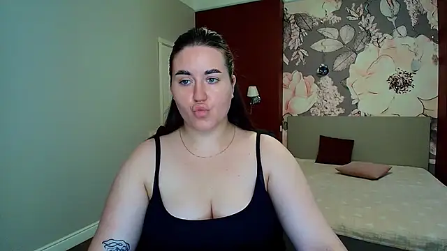Snapshot of Roxie_Bradley chatting on 17, 7, 2026 Roxie Bradley online show from 17, 7, 2026