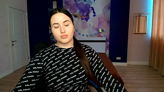 Roxie Bradley online show from 31, 1, 2025