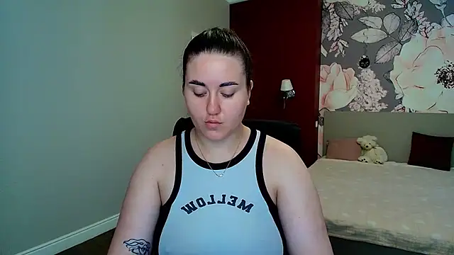 Snapshot of Roxie_Bradley chatting on 7, 7, 2026 Roxie Bradley online show from 7, 7, 2026