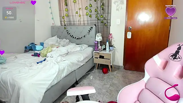 Snapshot of charlott7 chatting on 3, 7, 2026 charlott7 online show from 3, 7, 2026